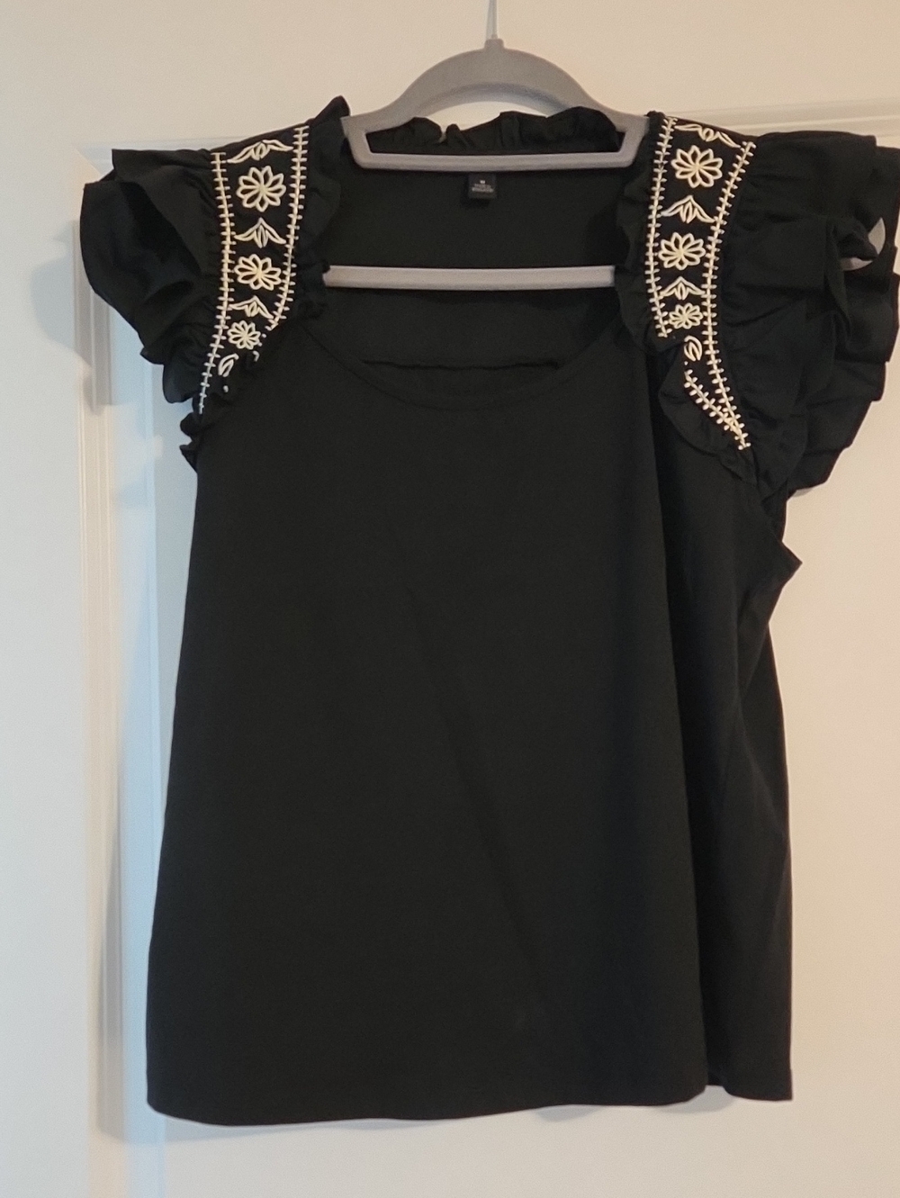 🔥NWOT-  Marc NY Black Ruffled Sleeve Top with Embroidered Shoulders